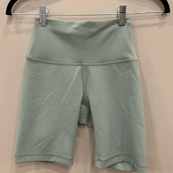 LIKE NEW 🍋 Lululemon Wonder Train High-rise Shorts 8 inch - size 4 - Picture 1 of 11